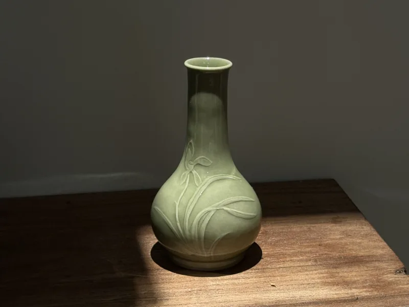 Longquan Celadon · Secret-Color Orchid Small Gallbladder Vase