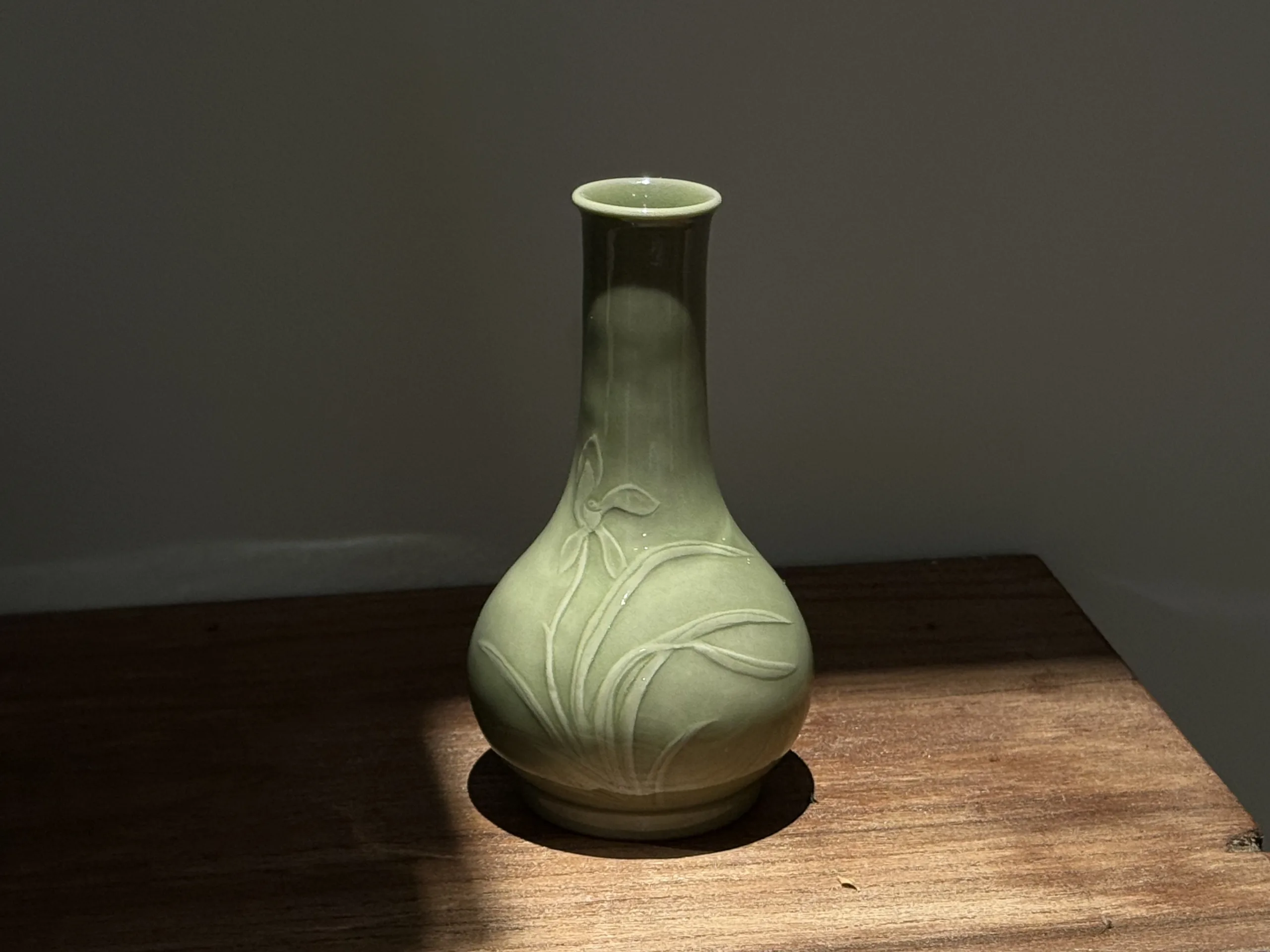 Longquan Celadon · Secret-Color Orchid Small Gallbladder Vase