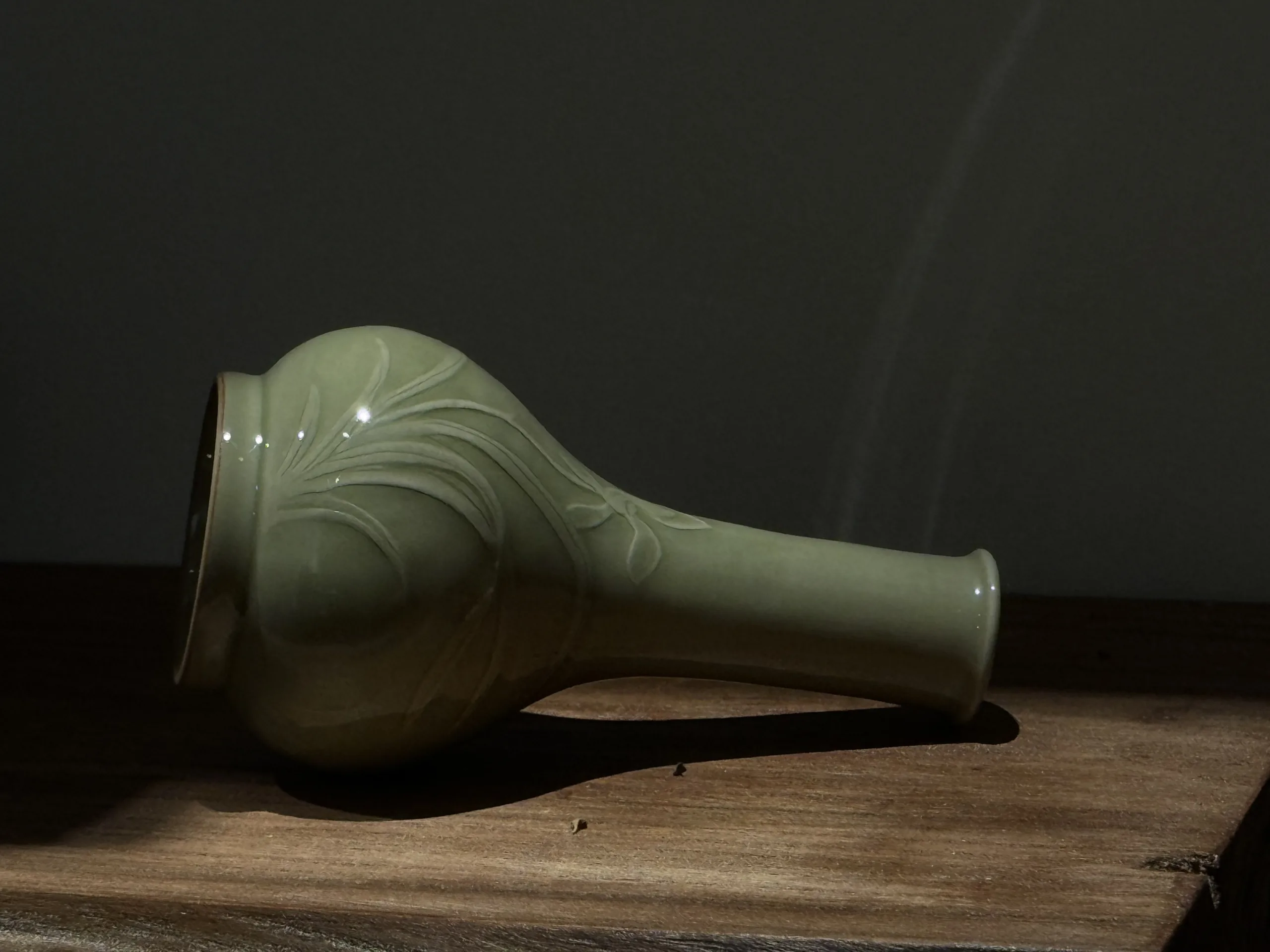 Longquan Celadon · Secret-Color Orchid Small Gallbladder Vase - Image 7